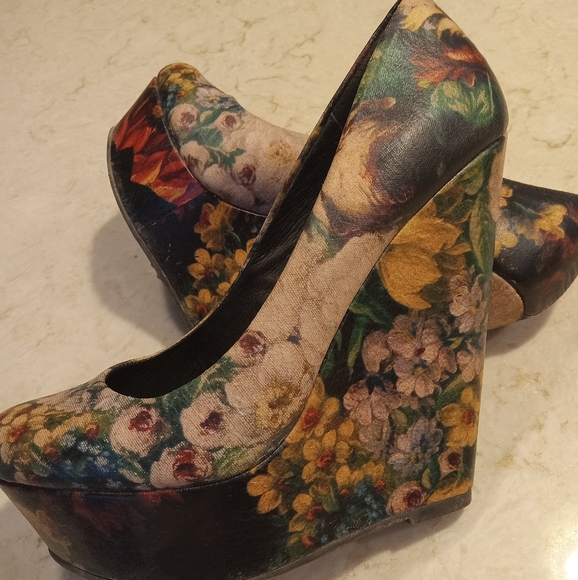 Aldo Floral Leather Wedge - Picture 3 of 3